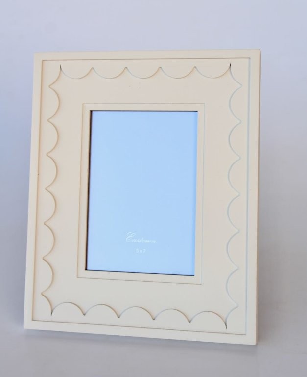 Cream Scallop Wooden Standing Frame